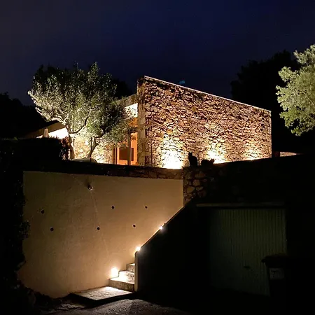 Superbe Petite Moderne Surplombant La