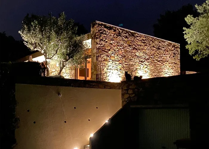 Superbe Petite Moderne Surplombant La