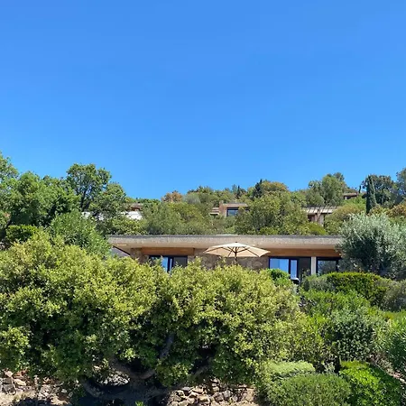 Superbe Petite Moderne Surplombant La Villa *