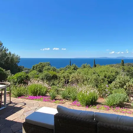 Superbe Petite Moderne Surplombant La Saint-Raphael (Var)
