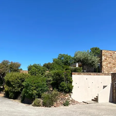 Superbe Petite Moderne Surplombant La Villa *