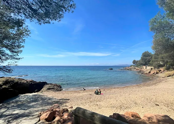 Superbe Petite Moderne Surplombant La Villa