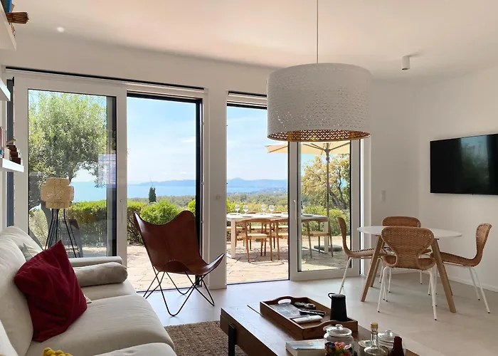Superbe Petite Moderne Surplombant La Saint-Raphaël