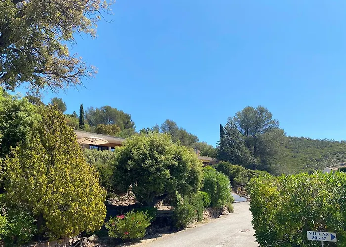 Superbe Petite Moderne Surplombant La * Saint-Raphaël