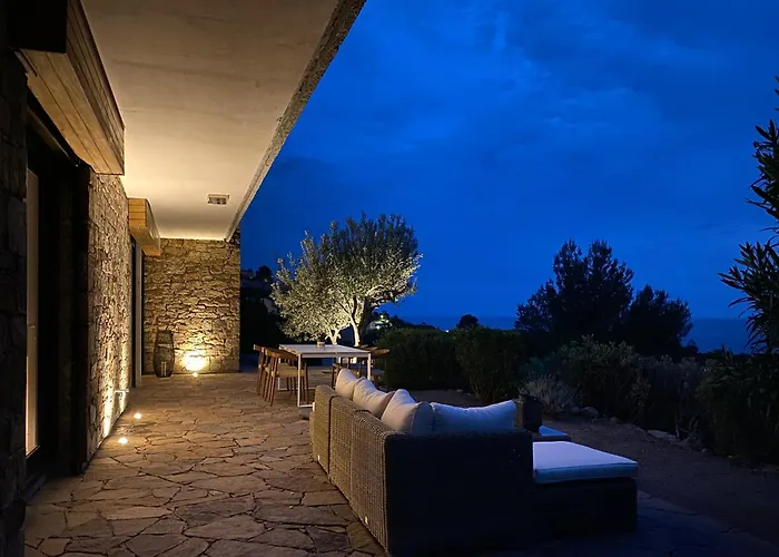 Villa Superbe Petite Moderne Surplombant La *